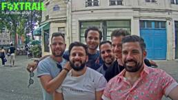 Une équipe sur le jeu de piste Foxtrail à Paris entre amis