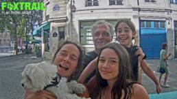 Une équipe sur le jeu de piste Foxtrail à Paris en famille