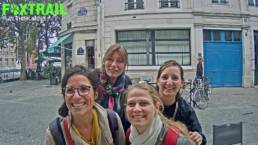 Une équipe sur le jeu de piste Foxtrail à Paris entre amis